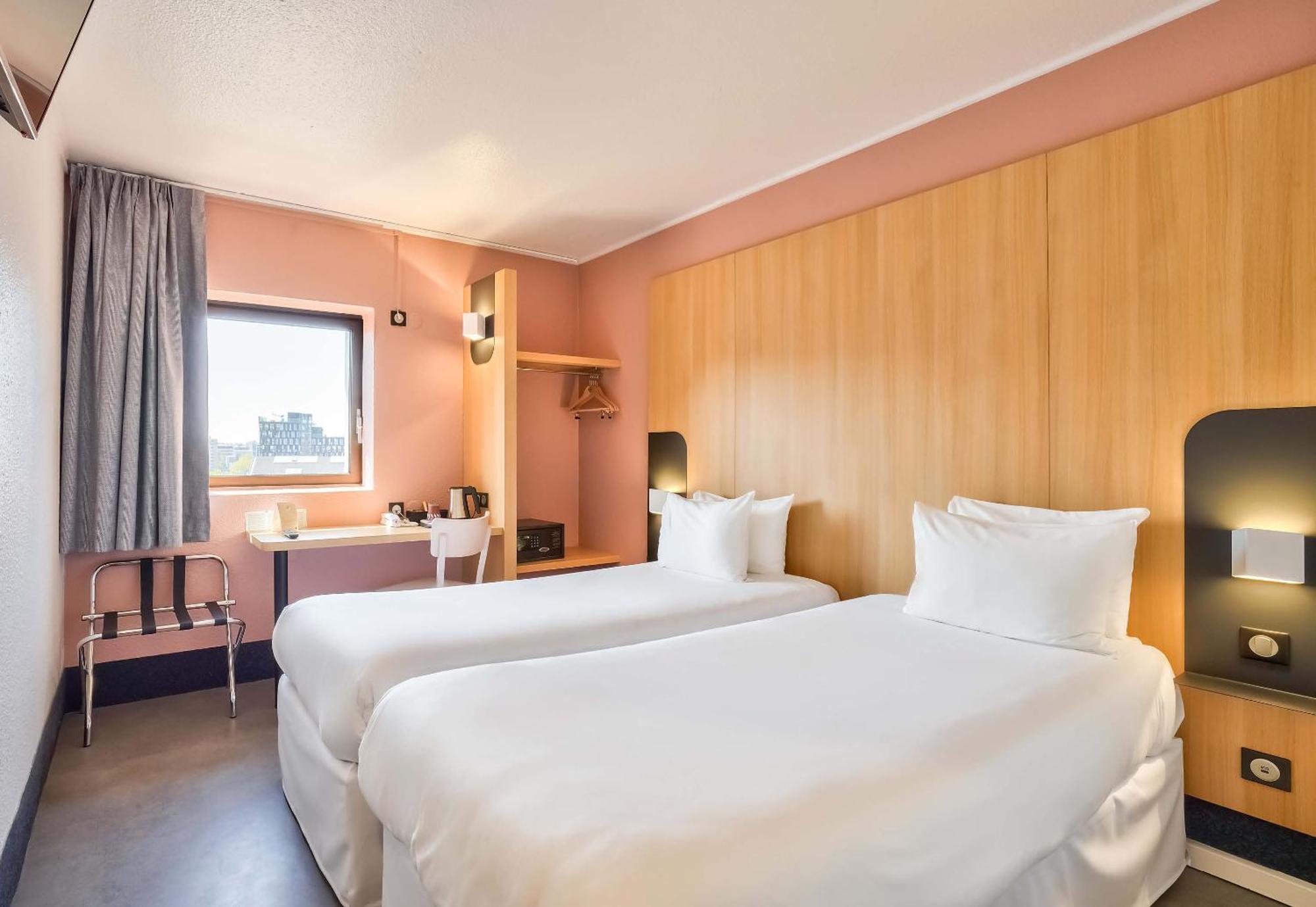 Hotel 17 Batignolles Parigi