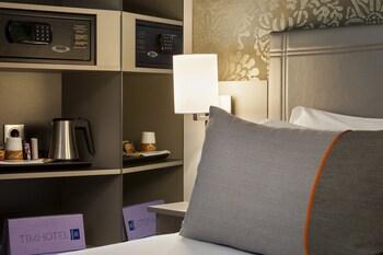 Hotel 17 Batignolles