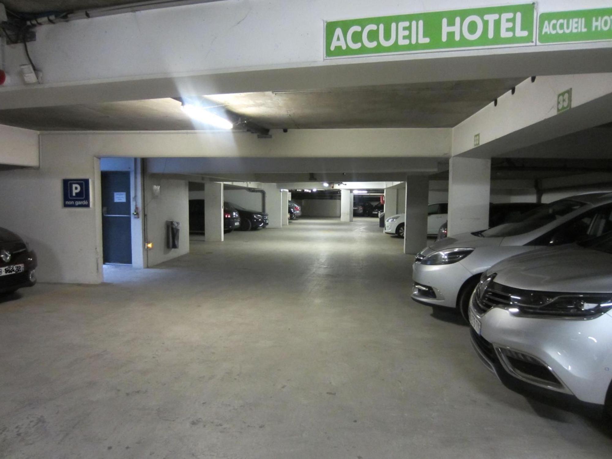Hotel 17 Batignolles