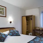 Hotel 17 Batignolles