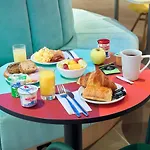 17 Batignolles Hotel Paris