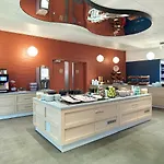 Hotel 17 Batignolles