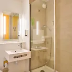 Hotel 17 Batignolles